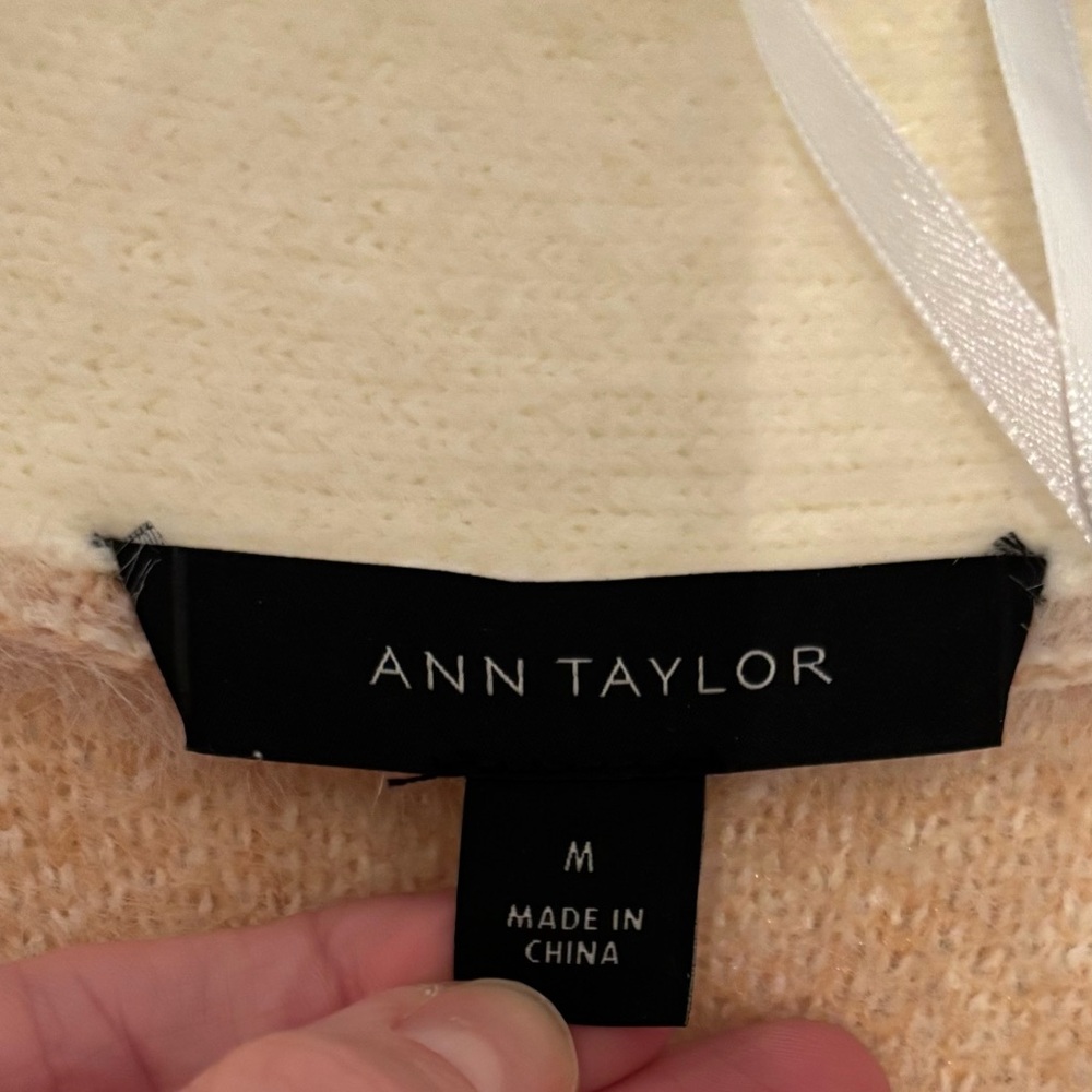 Ann Taylor Women's Cream and Tan Houndstooth Sweater Size Medium NWOT - Picture 4 of 4